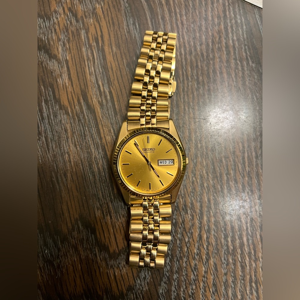 Gold seiko quartz